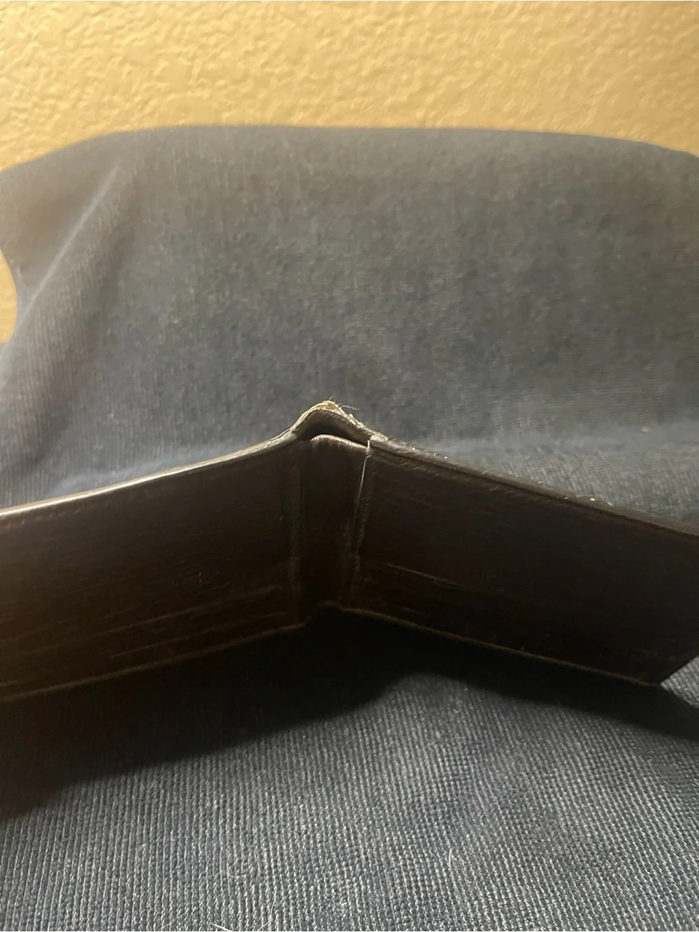 Monogram Pattern Men's Bifold Card Wallet in Gray